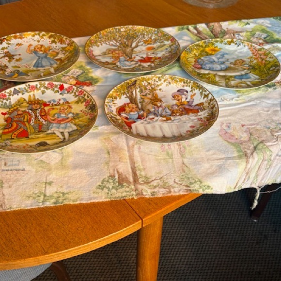 Alice in Wonderland collectible plates & fabric